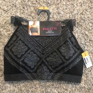 !! NEW Bralette Seamless Removable Pads Size M. See Pic for Size Chart